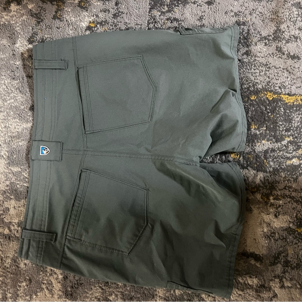 Kuhl Horizon 5” Cargo Shorts in Fern Green - Picture 5 of 8